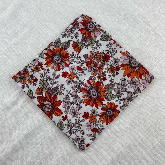 Men’s White Sunflower Print Pocket Square & Red Lapel Pin Set - Picture 2 of 5